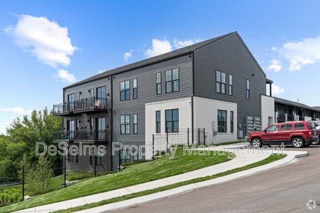 Building Photo - 600 E Trinity Ln Rental