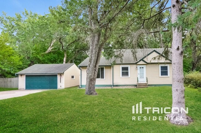 Building Photo - 2605 Eastman Dr