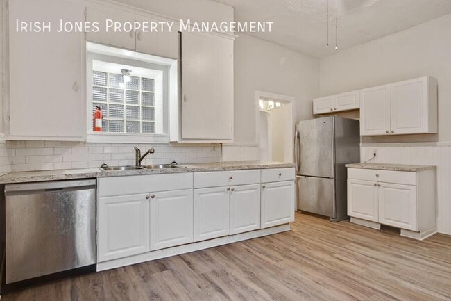 Photo - 608 Niagara St Unit Lower