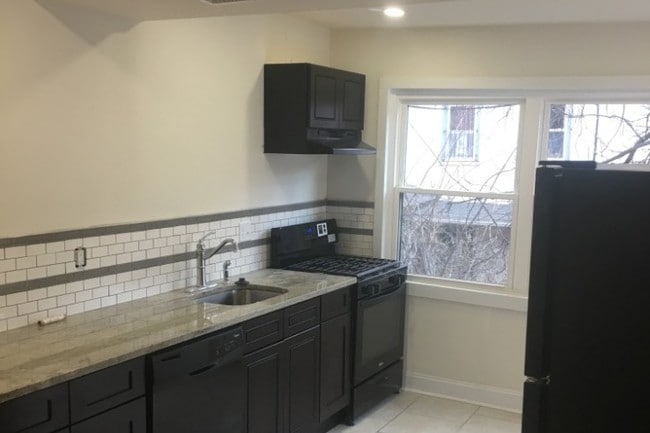 Building Photo - 4104 Spruce St Unit 2R Rental