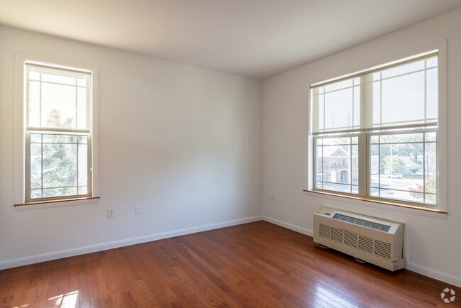 1BR, 1BA - 725-750SF - The Hub Brookdale