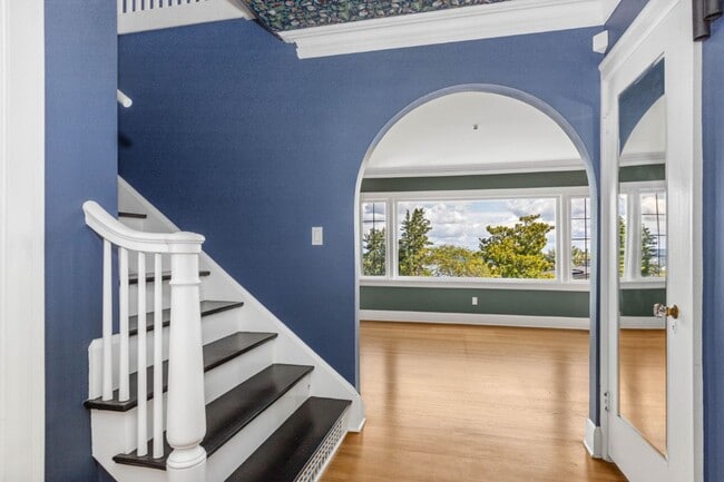 Photo - 4Bd/1.75Ba Seattle House