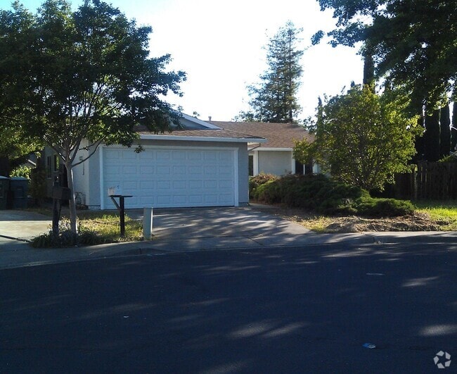 Building Photo - Back of the court close to Cambridge Eleme... Rental