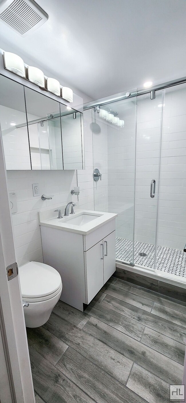 Photo - E 16 ST Unit 3X