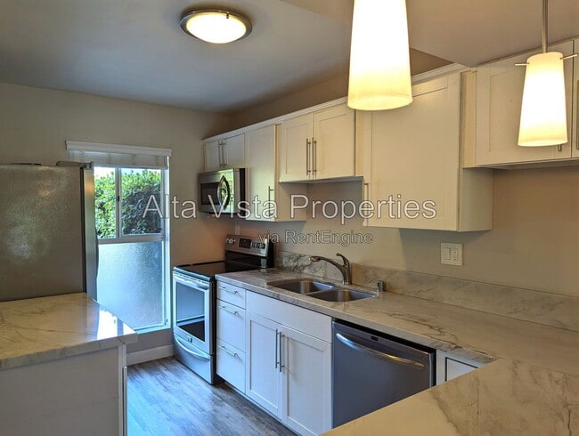 Building Photo - 5700 Baltimore Dr Unit 43