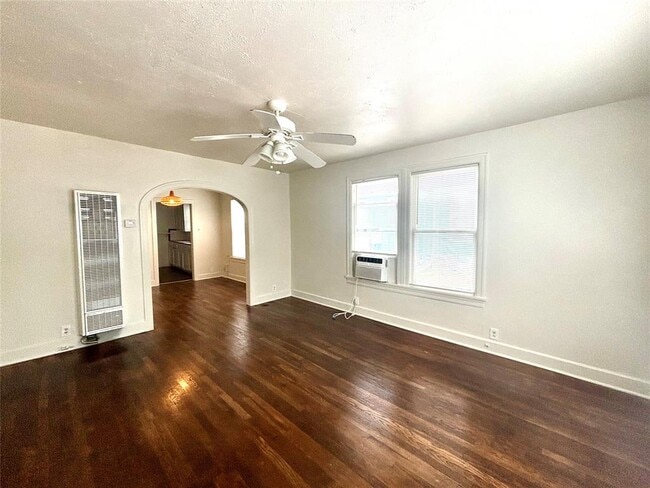 Photo - 4910 Avenue H