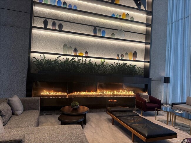 Building Photo - 252 South St