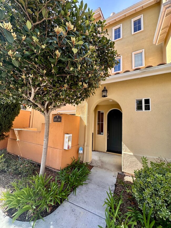 Luxury Tri-Level Townhome 2bd 2.5bth w Bon... - Luxury Tri-Level Townhome 2bd 2.5bth w Bon...