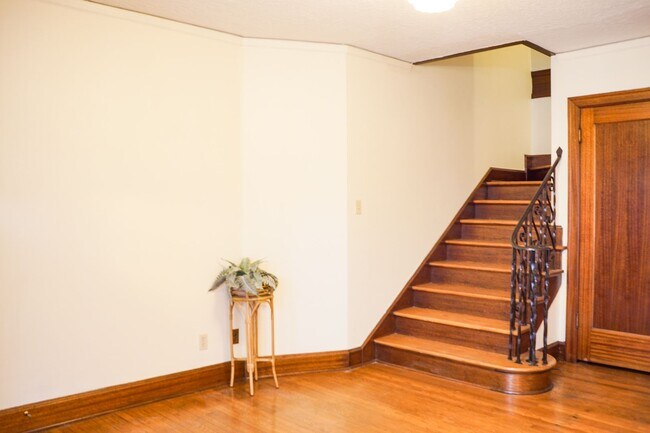 Photo - Stunning 1931 Townhome with Original Details You've GOT to See! Unit 212