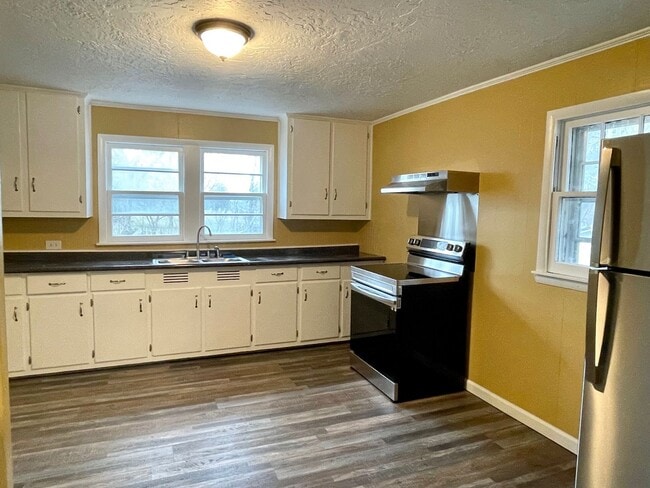 Photo - 255 Highview St