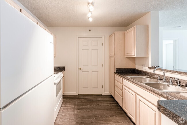 2 BR, 2 BA - 1,070 SF - Chestnut Farm Apartments