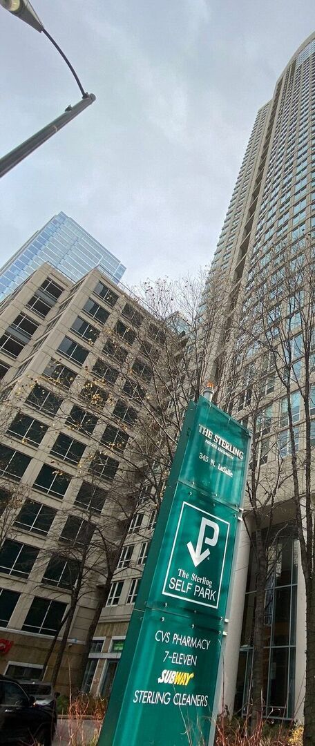 Building Photo - 345 N LaSalle St Unit 2608
