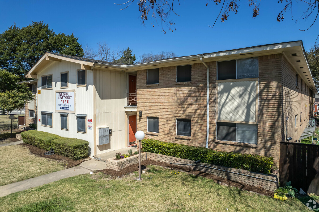 Parkwood Apartments - Parkwood Apartments