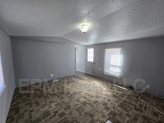 Photo - 700 W Ridgeway Ave