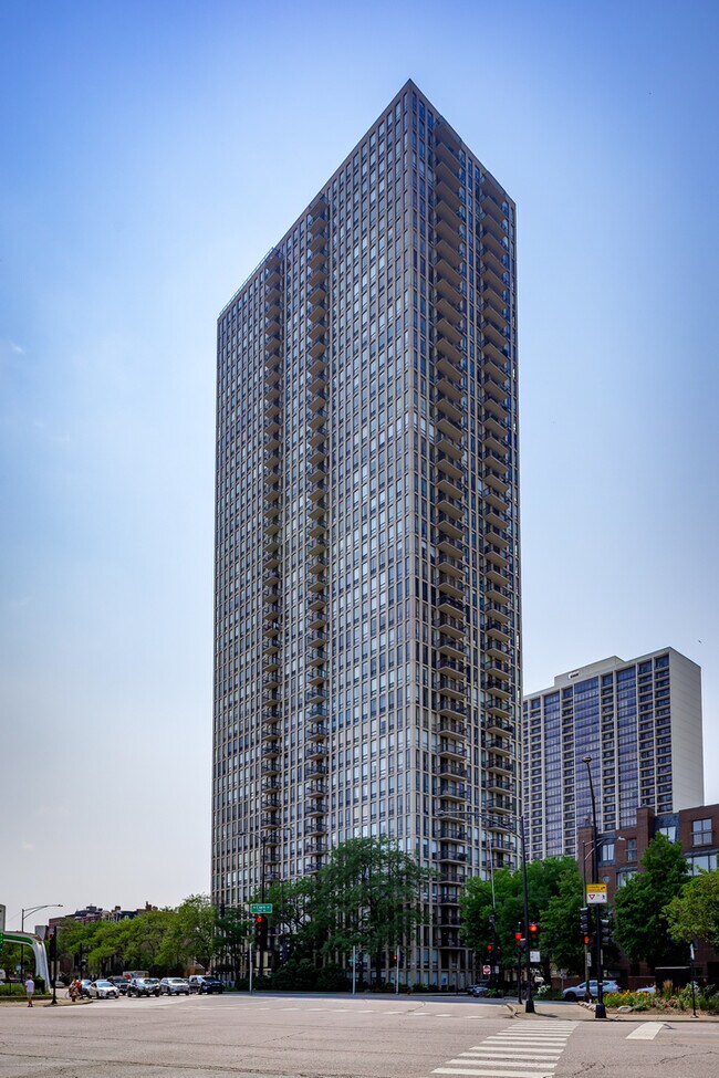 Building Photo - 1660 N La Salle Dr