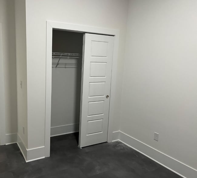 Photo - 145-151 E Main St Unidad 147-301