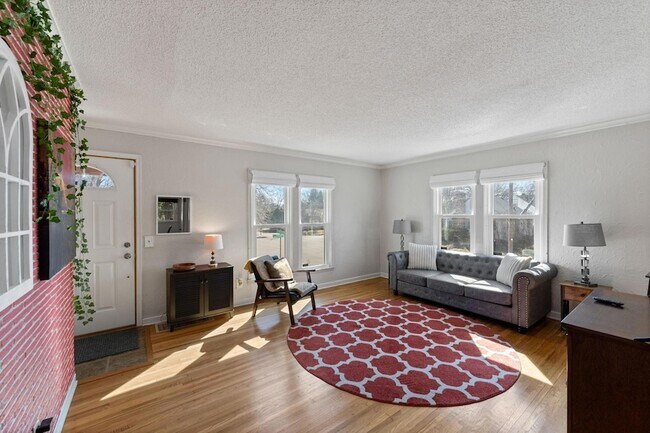 Photo - 2901 Zenith Ave N