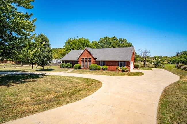 Photo - 800 Oak Ln Dr