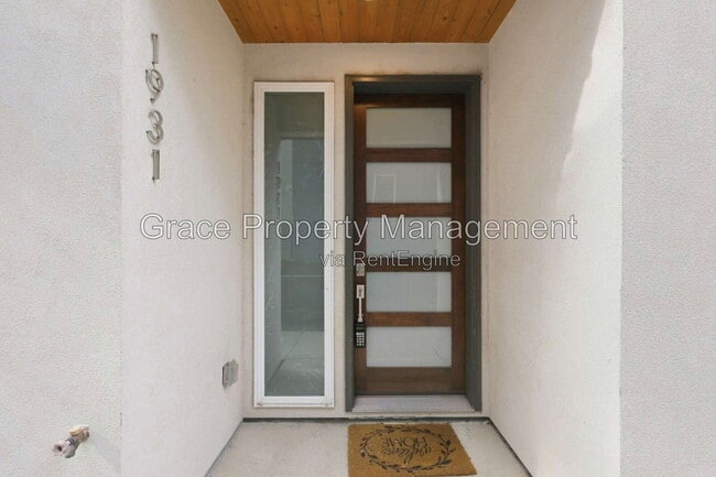 Photo - 1931 N Grove St
