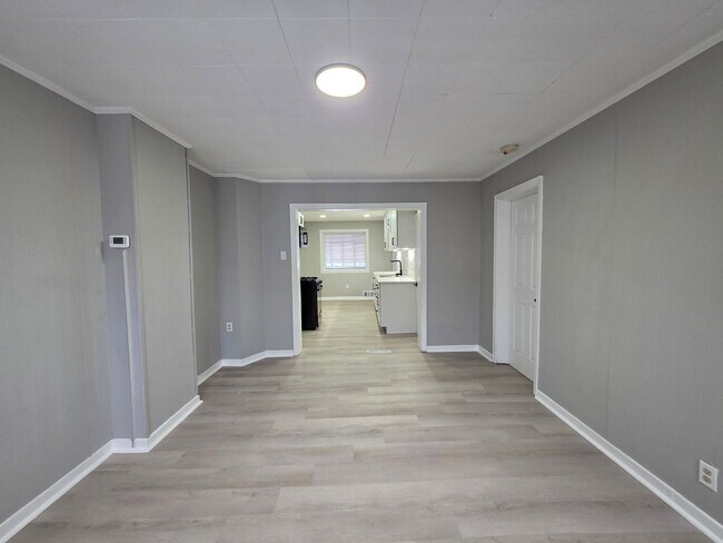 Photo - Newly Updated 3 bedroom 1 bathroom Apartment for Rent!