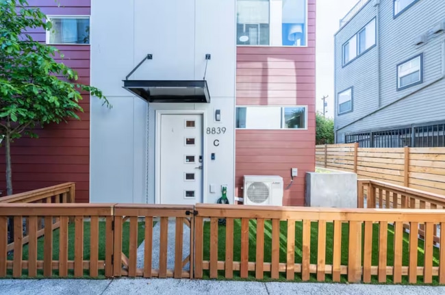 Photo - 8839 Midvale Ave N