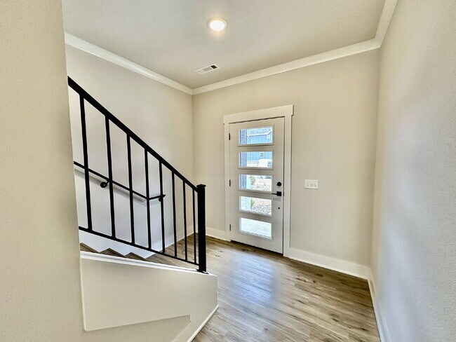 Photo - 2805 SW Hampshire Ave