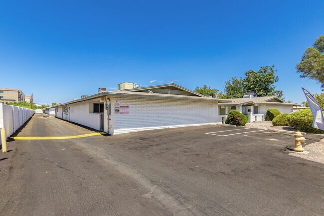 Photo - Rossmore Apartments