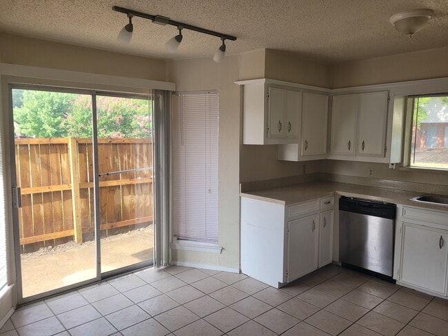 Photo - 316 Towne House Ln