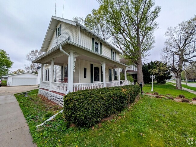 Building Photo - 517 1st Ave W Rental