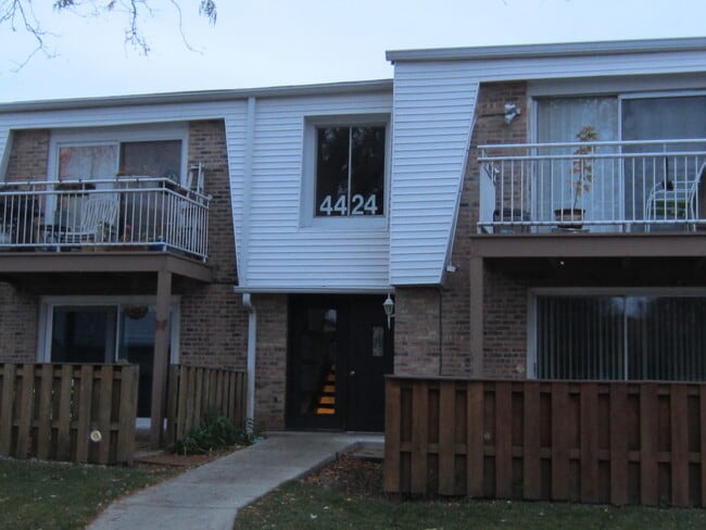 Building Photo - 4424 Euclid Ave Unit 1D