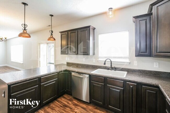 Photo - 2135 Woodfield Dr