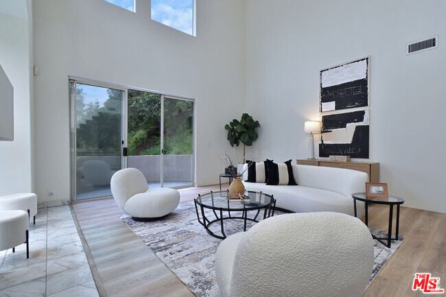 Building Photo - 1701 N Beverly Dr Rental
