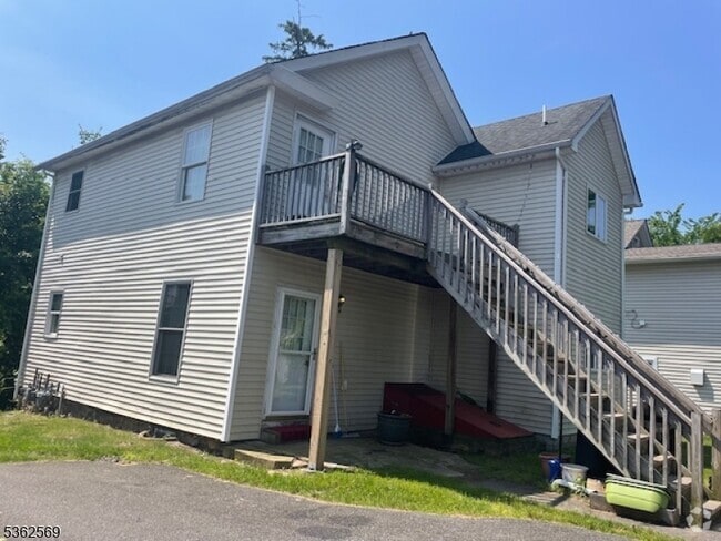 Building Photo - 37 E New St Rental