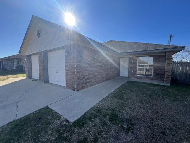 Building Photo - 3708 Gus Dr