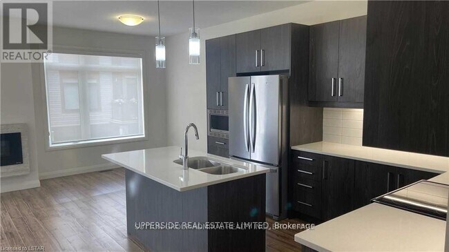 Photo - 3260 Singleton Ave