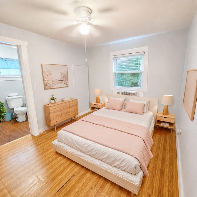 Photo - 208 W Jefferson St