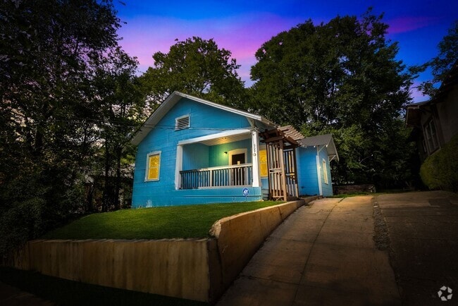 Building Photo - Beautiful 3 Bedroom 2 Bath Rental