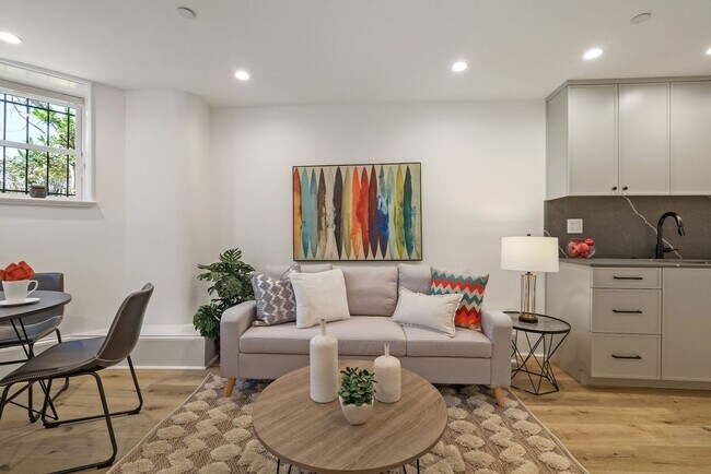 Photo - 1979 Biltmore St NW