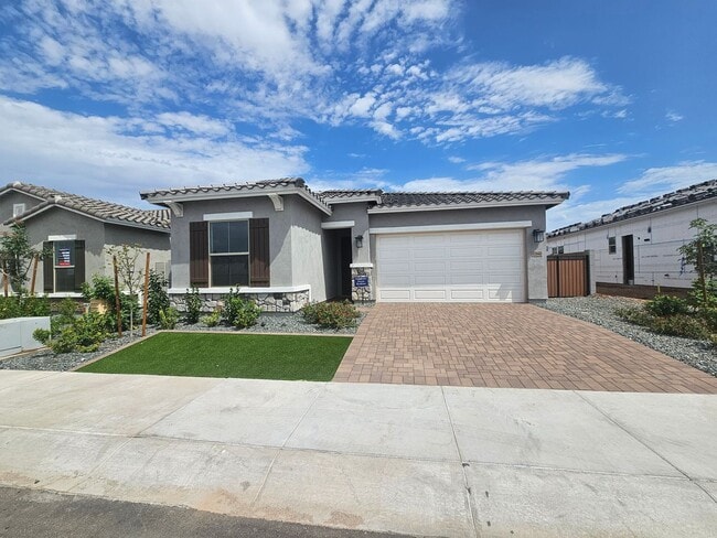 Building Photo - 2942 E Manzanila Ave