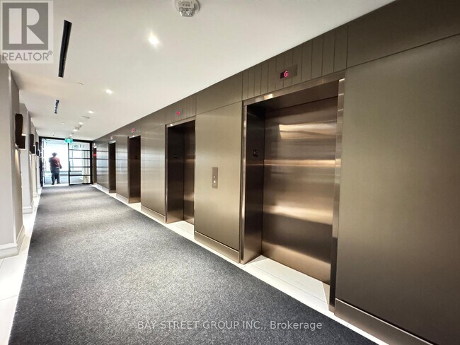 Photo - 39 Roehampton Ave Unit 904