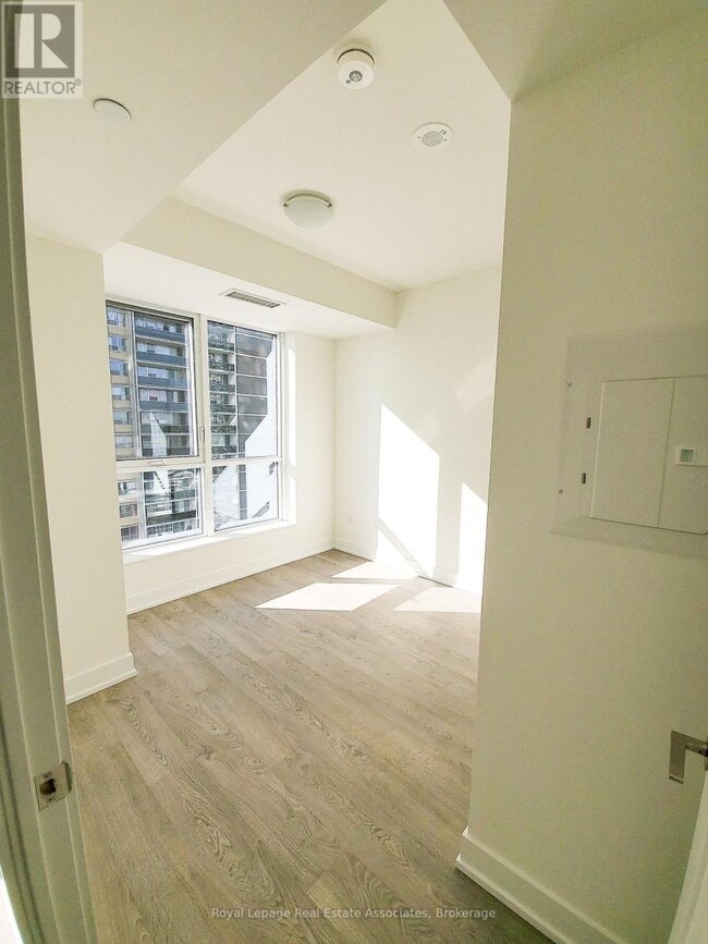 Photo - 9 Mabelle Ave Unité 1926