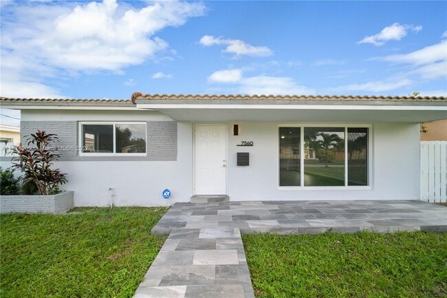 Photo - 7560 Tropicana St