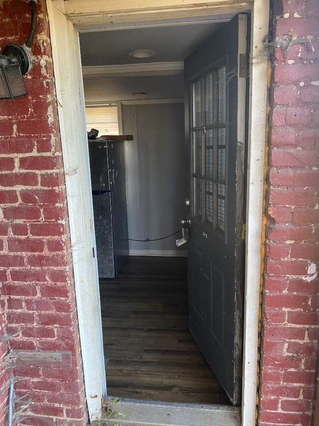 Building Photo - 301 Walnut St Rental