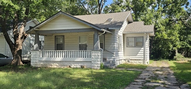 Building Photo - 532 N Estelle St Rental
