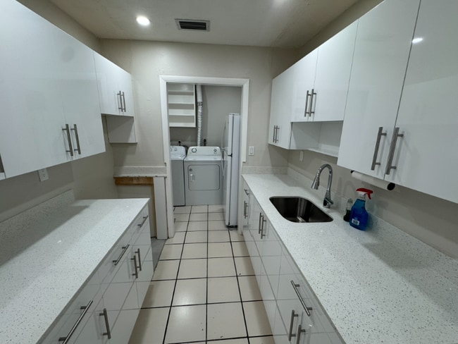 Photo - 933 SW 16th Pl