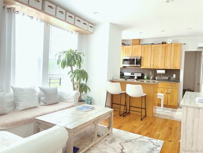 Building Photo - 60-08 Cooper Ave Unit 2