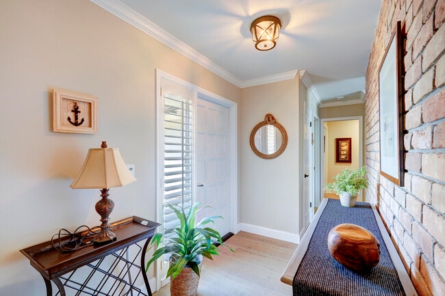 Photo - 1090 Fairview Ln