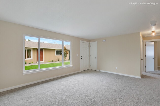 Entry/Livingroom - 151 N 29th Ave Unit C