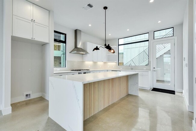 Photo - 2517 Philomena St