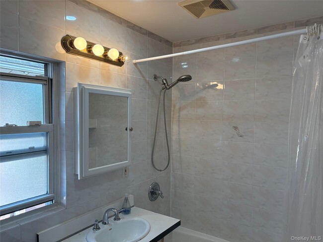 Photo - 51-15 Bowne St